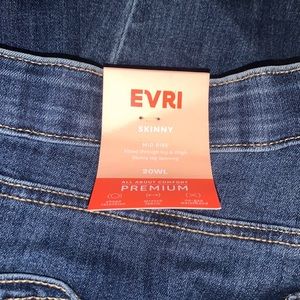 NWT skinny jeans 20L